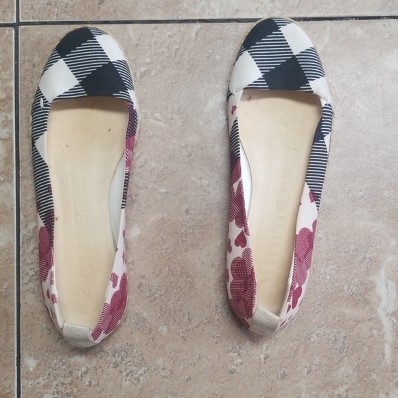 Authentic Burberry flat shoes in used condition. - Picture 6 of 8